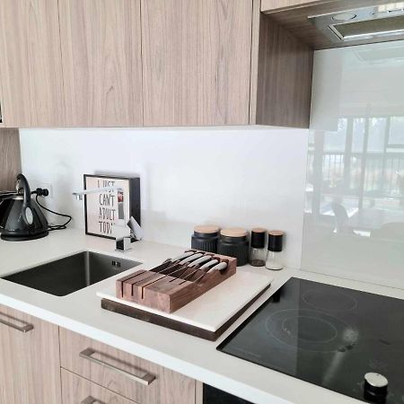 Modern 1 Bedroom Apartment Across From Hagley Park Christchurch Exterior foto